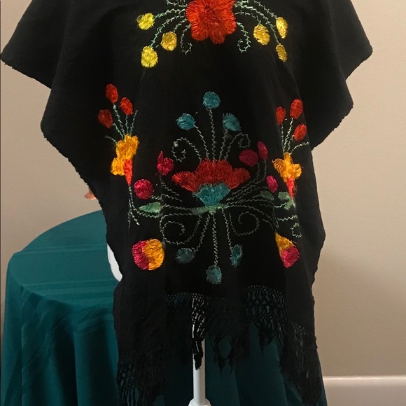 Handmade Poncho made in Guaymas - Picture 6 of 8